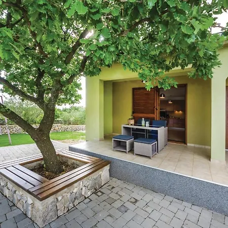 2 Bedroom Stunning In Biograd Holiday home