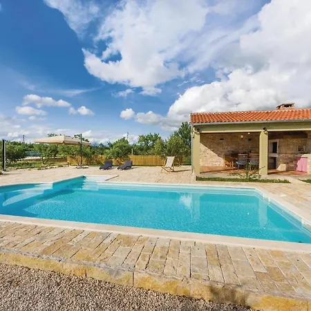 Holiday home 2 Bedroom Stunning In Biograd