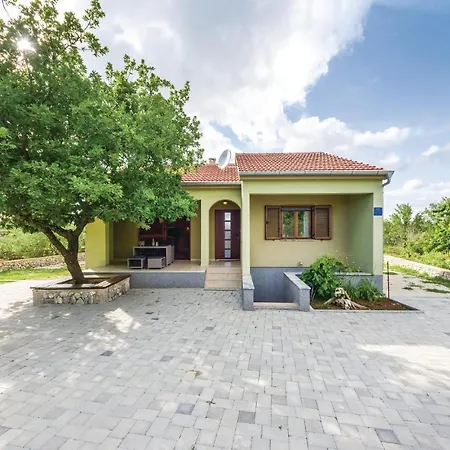 2 Bedroom Stunning In Biograd Casa de Férias Lisane Tinjske