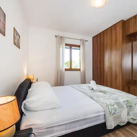 Casa de Férias 2 Bedroom Stunning In Biograd