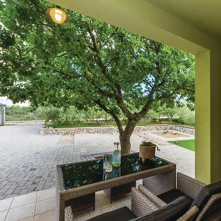 Casa de Férias 2 Bedroom Stunning In Biograd