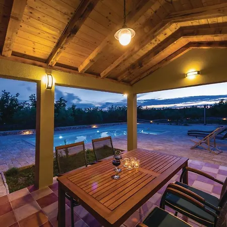 2 Bedroom Stunning In Biograd Casa de Férias Lisane Tinjske