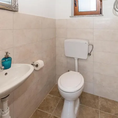 2 Bedroom Stunning In Biograd Casa de Férias