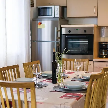 Casa de Férias 2 Bedroom Stunning In Biograd Lisane Tinjske