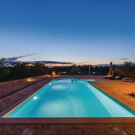 2 Bedroom Stunning In Biograd Casa de Férias Lisane Tinjske