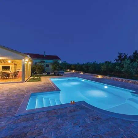 2 Bedroom Stunning In Biograd Casa de Férias