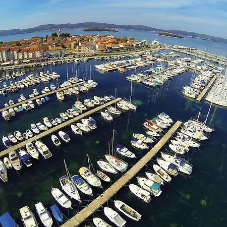 2 Bedroom Stunning In Biograd Casa de Férias *