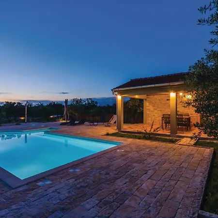 2 Bedroom Stunning In Biograd Casa de Férias Lisane Tinjske