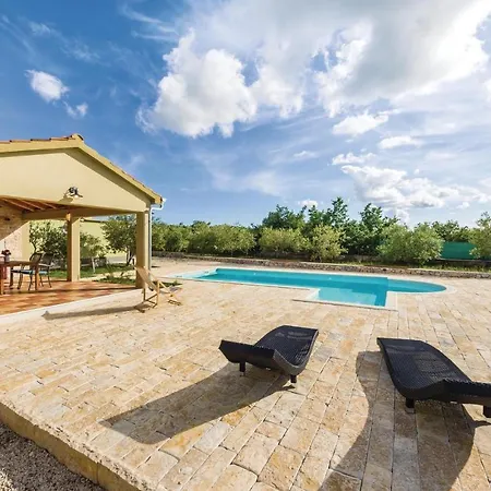2 Bedroom Stunning In Biograd Casa de Férias